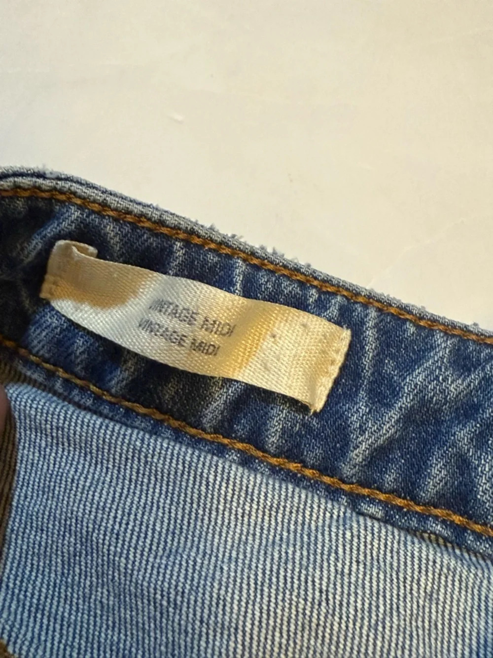 Classic Universal Thread Distressed Blue Denim Women's Shorts - Picture 4 of 6